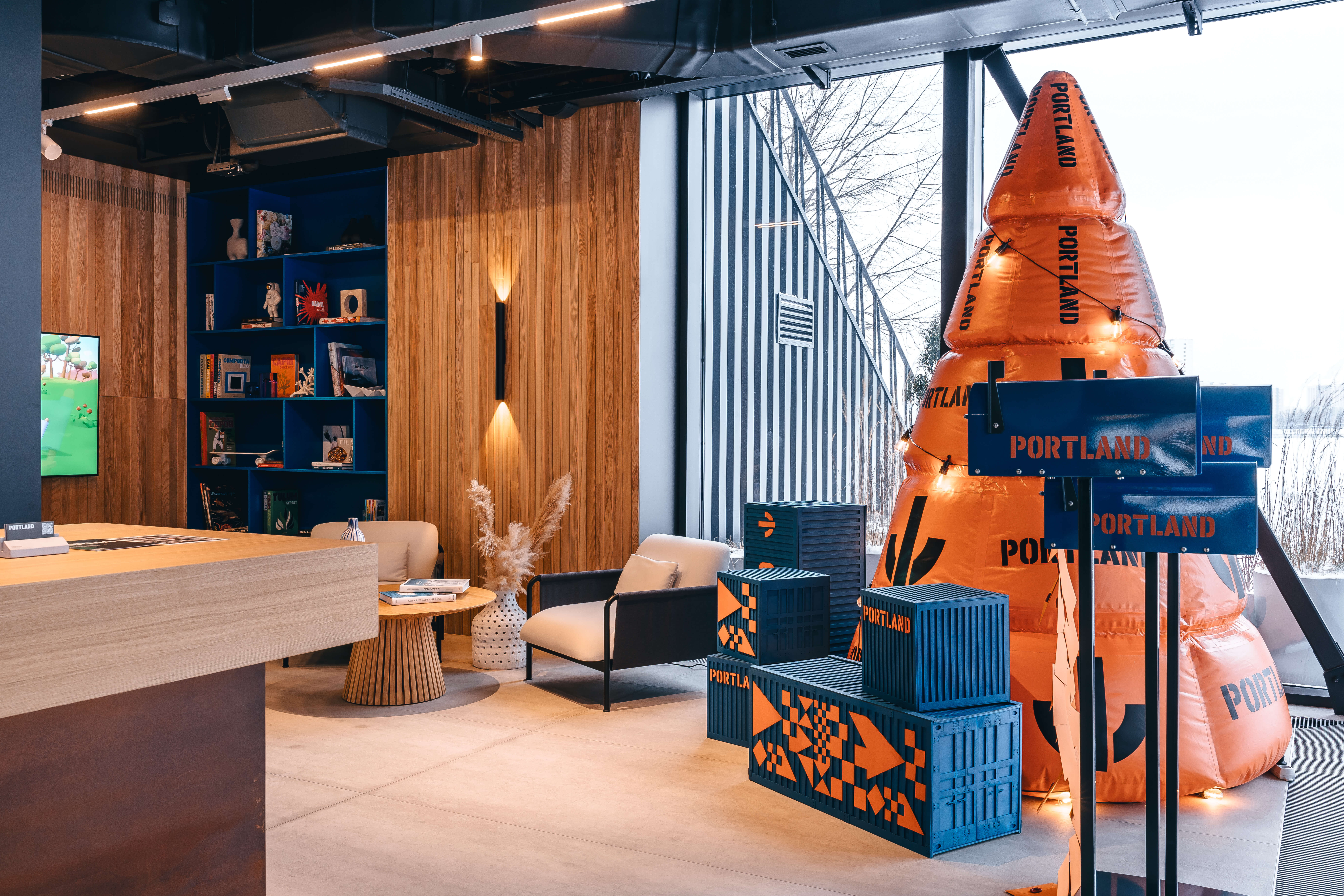 Дизайн-пространство Portland украсили к Новому году